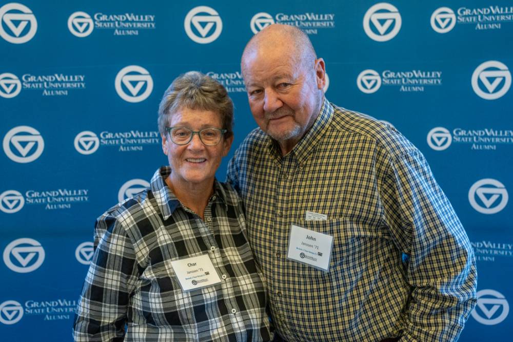 Two alumni getting their picture taken.